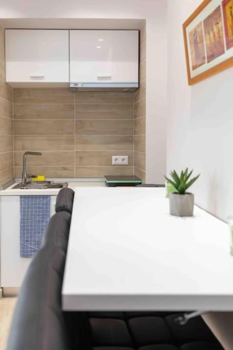 Luxury Cozy Appartment In The City Center Rhodes City Exterior photo